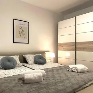 Neva ,prostrani Stan U Blizini Mora Apartment Pula